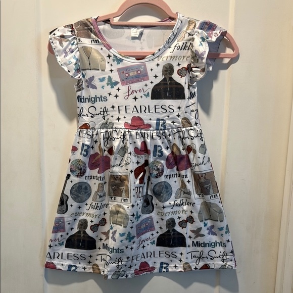 Kids Taylor Swift Dress. Size 3X 7-8 toddler and Taylor’s Wildest Dreams book! - Picture 3 of 10